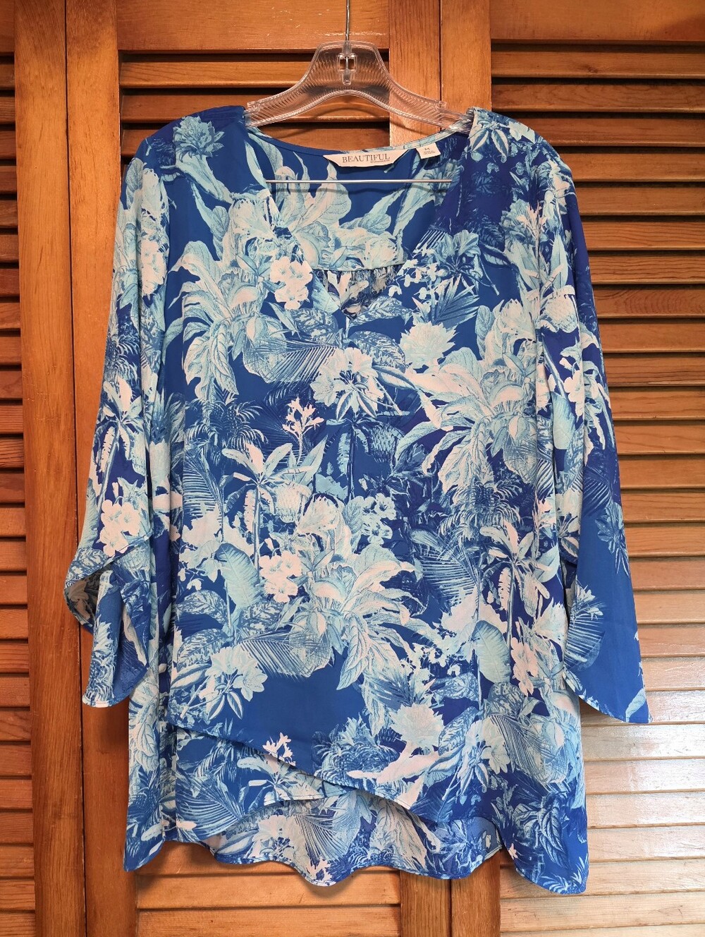 Beautiful Lawrence Zarian Women's Blouse Blue Floral V Neck Size M